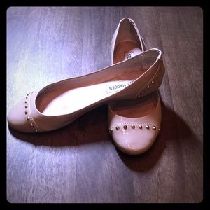 Steve Madden Tan Patent Flats with Gold Studs